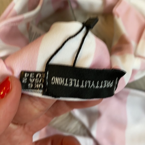 Pretty Little Thing NWT size 0 top & btm p&w strip - Picture 7 of 10